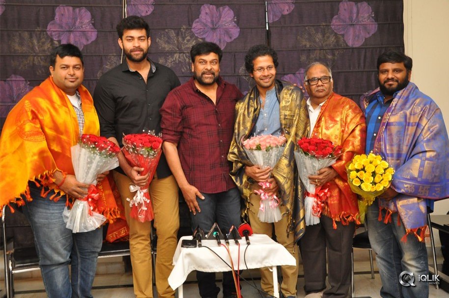 Chiranjeevi-Felicitates-Tholi-Prema-Movie-Team-at-His-Home